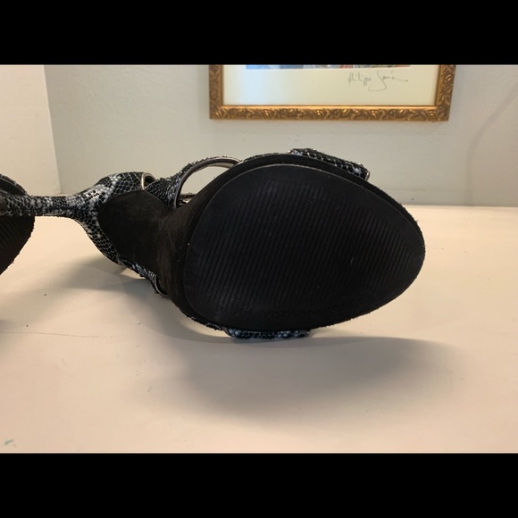 Bcbgmaxazria High Heels - Picture 7 of 7